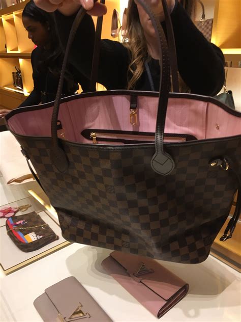 louis vuitton neverfull interior